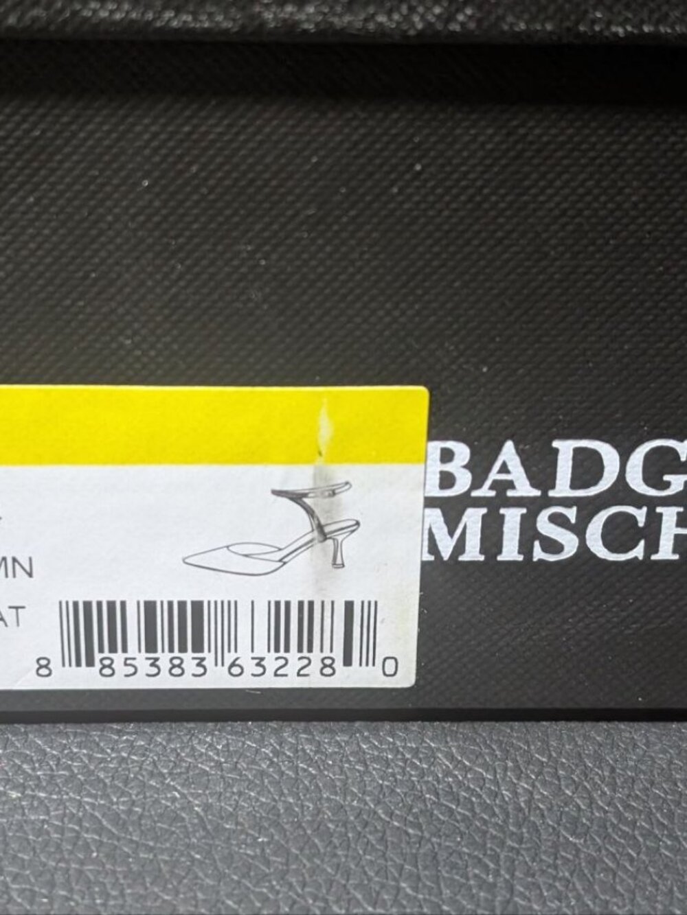 Badgley Mischka Autumn Ankle Strap Kitten Heel Pumps White US Size 10 - Picture 6 of 12